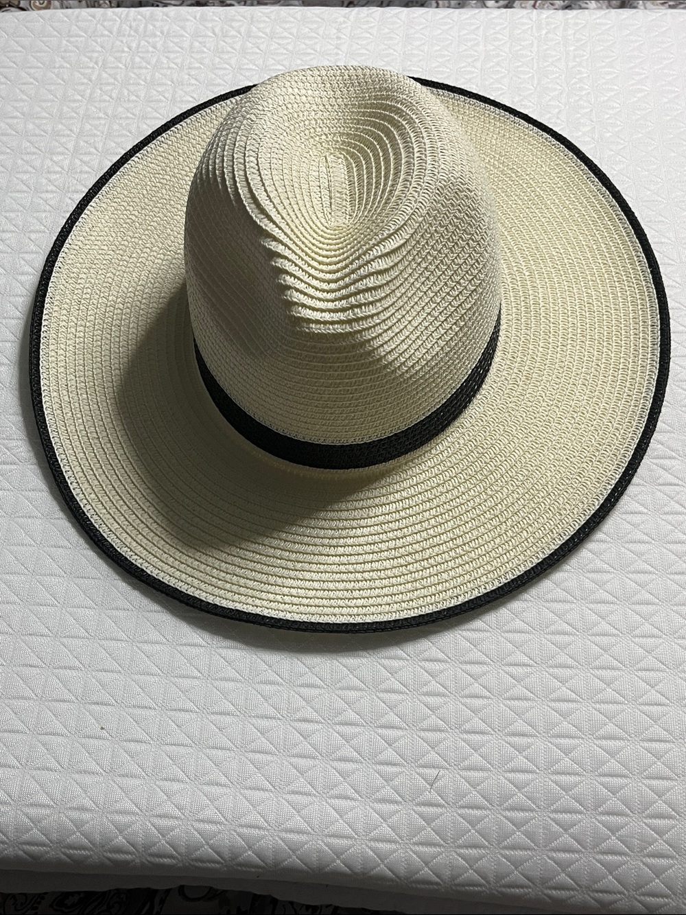 NWOT Jessica Simpson sun hat